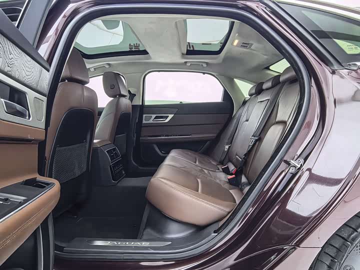 Jaguar XFL 2018 XFL 2.0 T 250 PS — фото 13