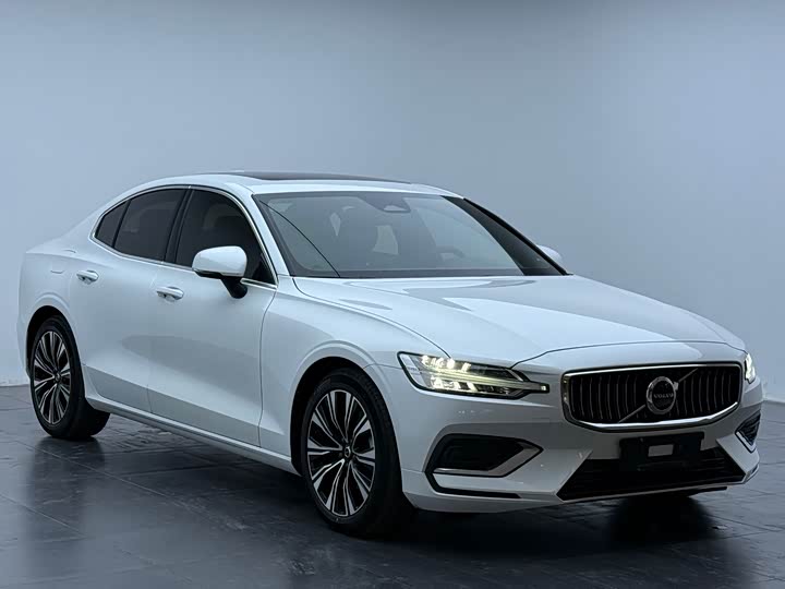 Volvo S60 2023 B 4 — фото 3