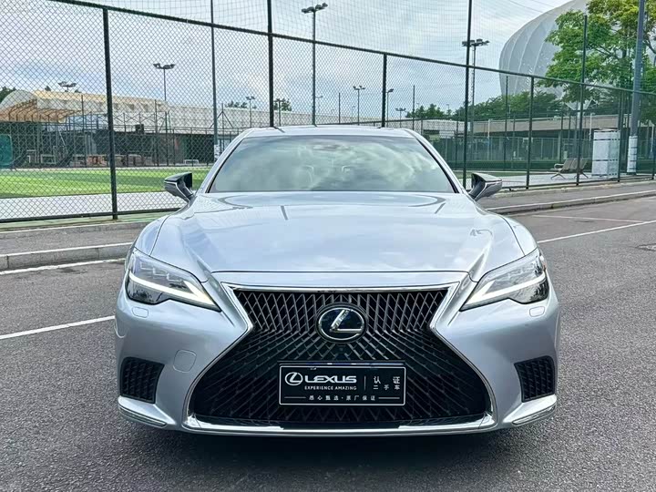Lexus LS 2021 500h — фото 2
