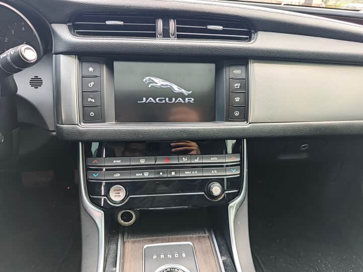 Jaguar XFL 2017 XFL 2.0 T 200 PS — фото 19
