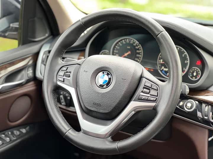 BMW X5 2017 x Drive 28i — фото 11