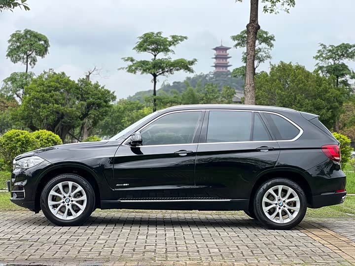 BMW X5 2017 x Drive 28i — фото 4