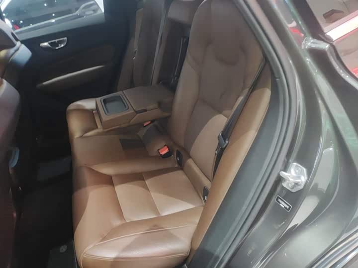 Volvo XC60 2019 T 5 4 WD VI — фото 17