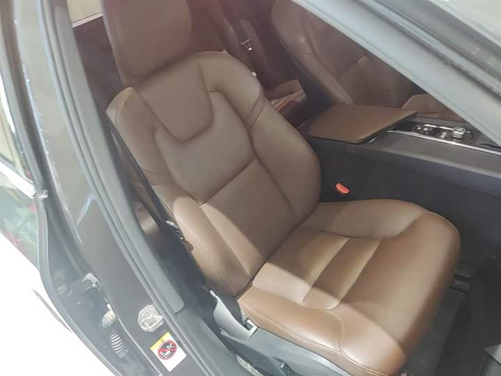 Volvo XC60 2019 T 5 4 WD VI — фото 25