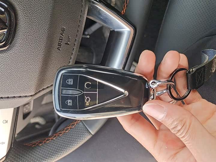 Changan UNI-V 2022 1.5 T Premium — фото 9