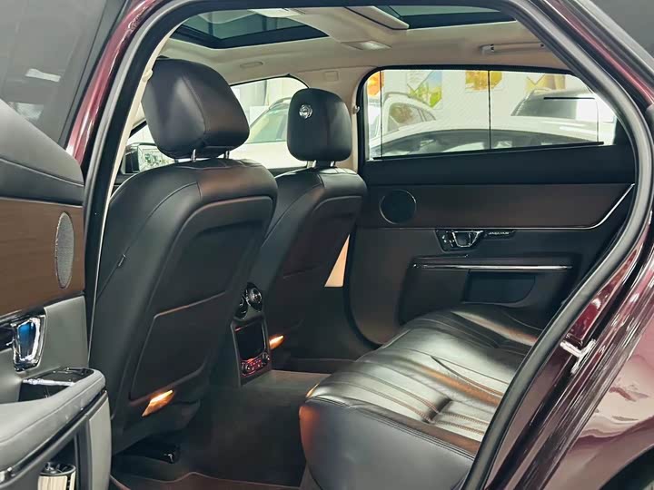 Jaguar XJ 2016 XJL 2.0 T 2 WD — фото 8