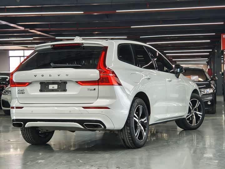 Volvo XC60 2020 T 5 4 WD — фото 3