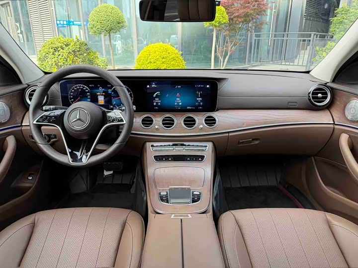 Mercedes-Benz E-Class 2023 E 300 L Luxury — фото 8