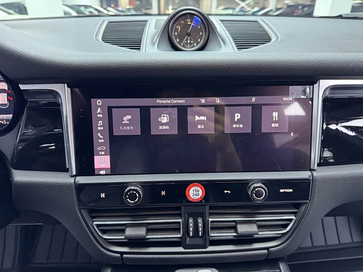 Porsche Macan 2022 Macan 2.0 T — фото 9
