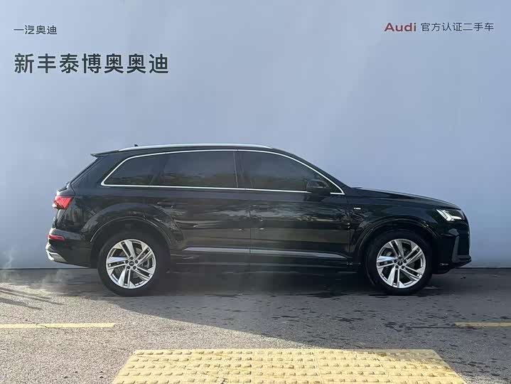 Audi Q7 2023 45 TFSI quattro S line Sport — фото 4