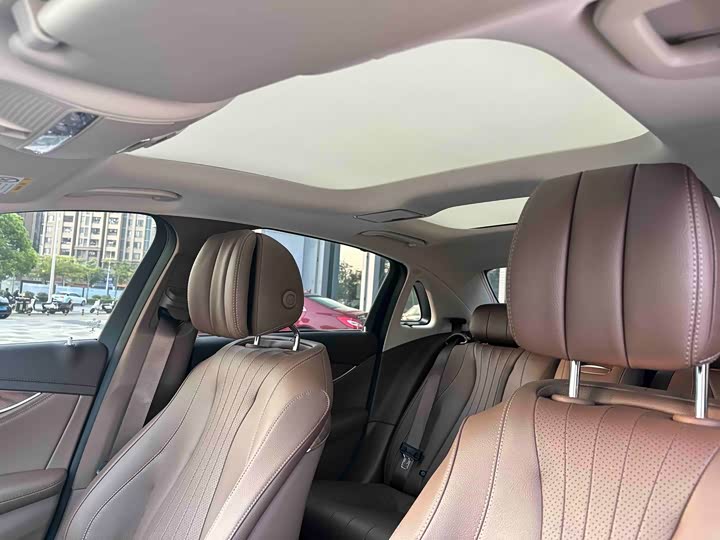 Mercedes-Benz E-Class 2022 E 300 L Luxury — фото 24