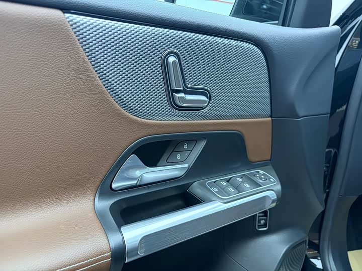 Mercedes-Benz GLB 2024 GLB 200 — фото 10