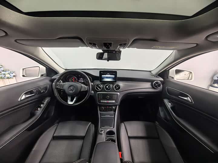 Mercedes-Benz GLA 2018 GLA 200 — фото 12