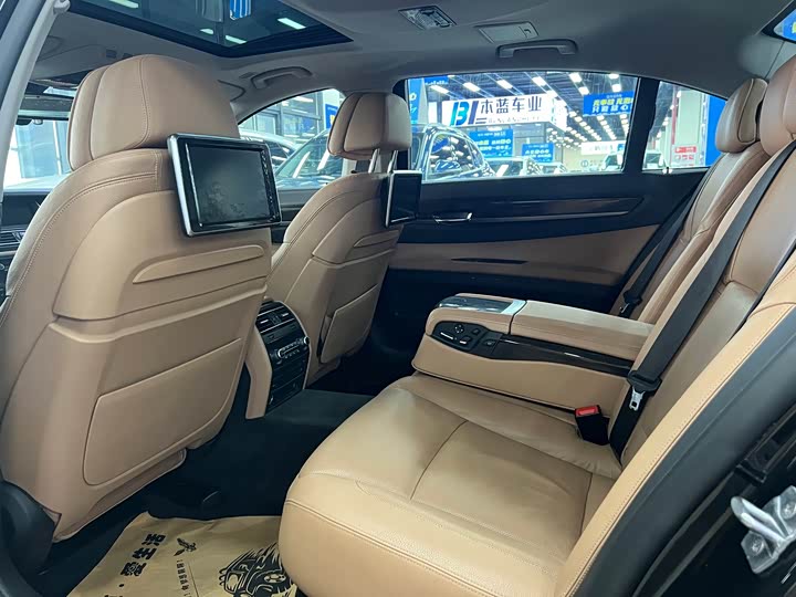 BMW 7 Series 730Li люкс — фото 7