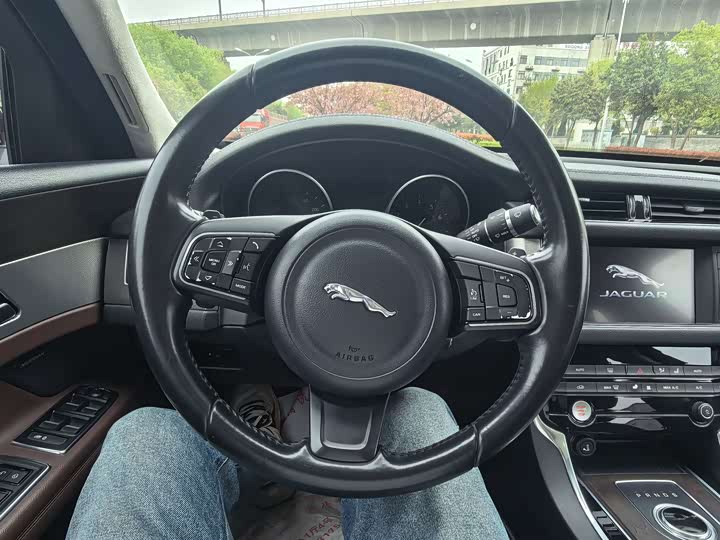 Jaguar XFL 2017 XFL 2.0 T 240 PS — фото 12