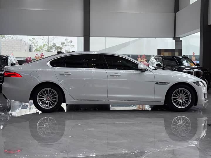 Jaguar XFL 2017 XFL 2.0 T 200 PS — фото 2
