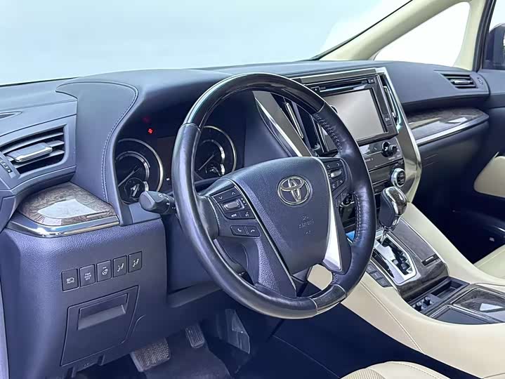 Toyota Vellfire — фото 4