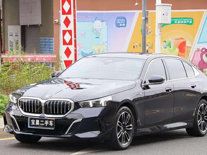 BMW 5-Series 2025 530 Li Leading M — фото 1