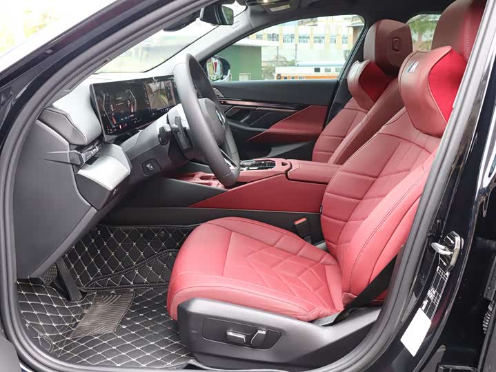 BMW 5-Series 2025 530 Li Leading M — фото 10