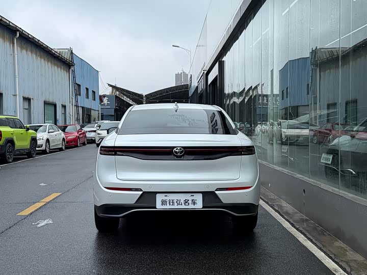 Toyota Sport 2023 2.5 L Sport Cross HEV 2 WD — фото 2