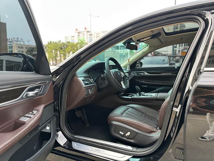 BMW 7 Series 730Li продвинутая — фото 7