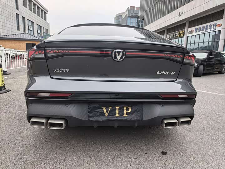 Changan UNI-V 2024 1.5 T Sport — фото 9