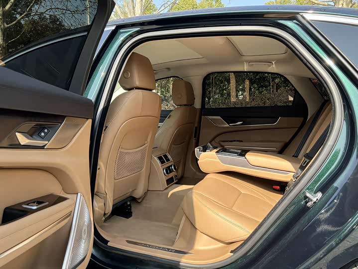 Jaguar XFL 2022 XFL 2.0 T P 250 2 WD — фото 9