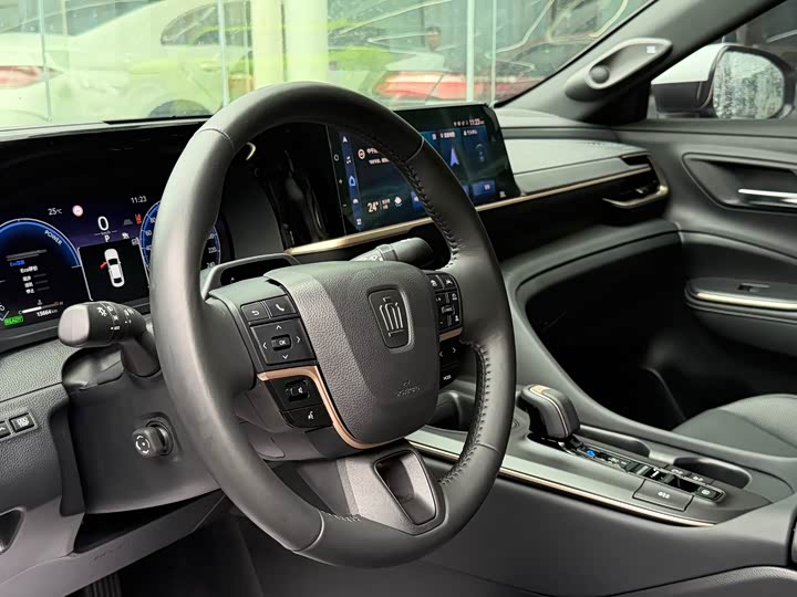 Toyota Sport 2023 2.5 L Sport Cross HEV 2 WD — фото 13