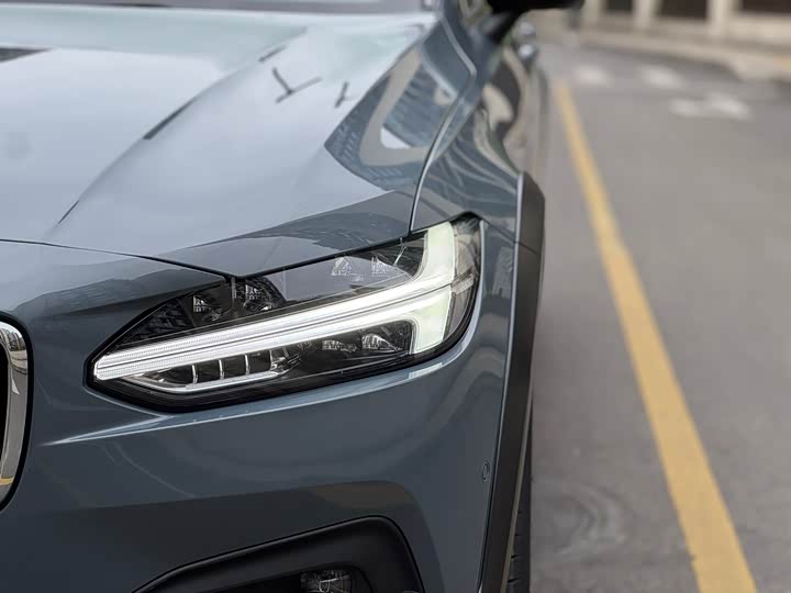 Volvo V90 2023 Cross Country B 5 AWD — фото 4