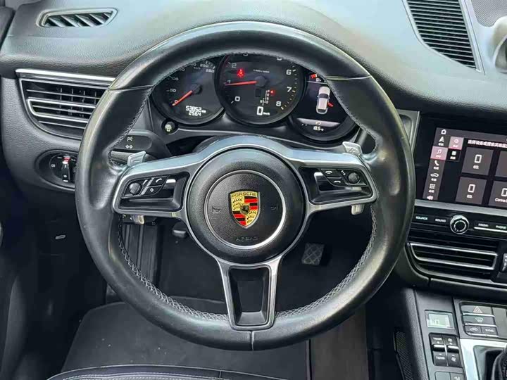 Porsche Macan 2018 Macan 2.0 T — фото 6