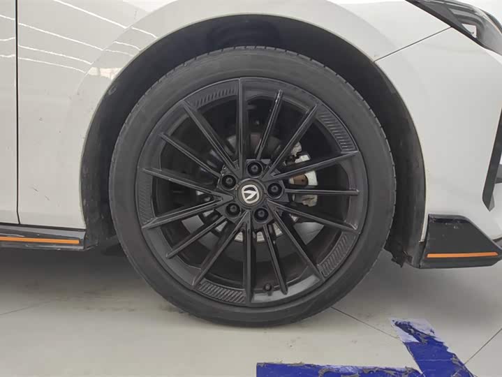 Changan UNI-V 2022 1.5 T — фото 6