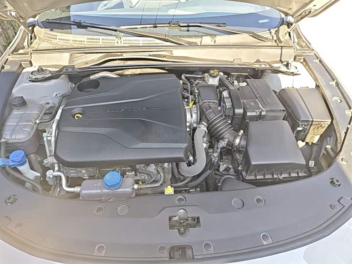 Changan UNI-V 2024 1.5 T Premium — фото 20
