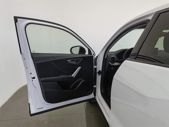 Audi Q2L 2020 35 TFSI — фото 8
