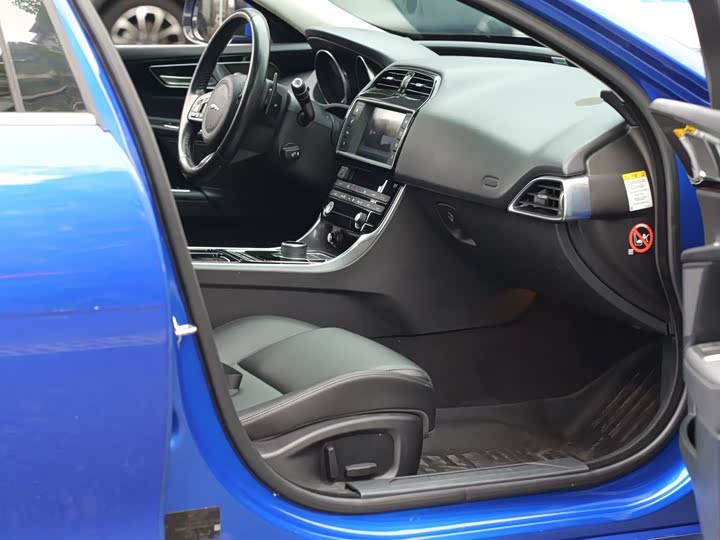 Jaguar XEL 2018 2.0 T 200 PS — фото 10