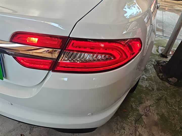 Jaguar XF 2015 XF 2.0 T — фото 8