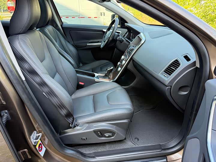 Volvo XC60 2015 T 5 — фото 10