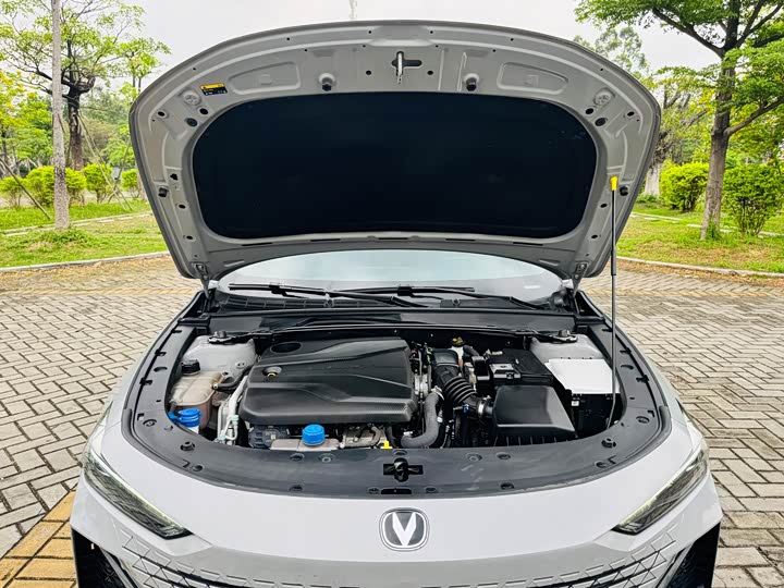 Changan UNI-V 2023 1.5 T — фото 19