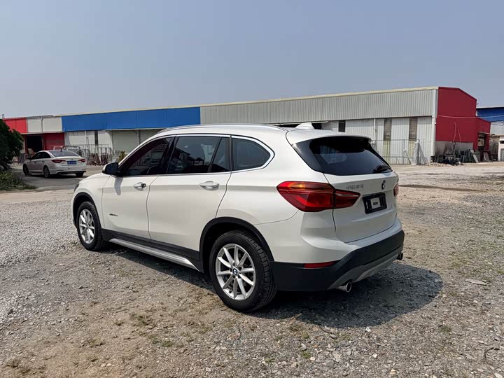 BMW X1 2016 x Drive 20 Li Luxury — фото 5