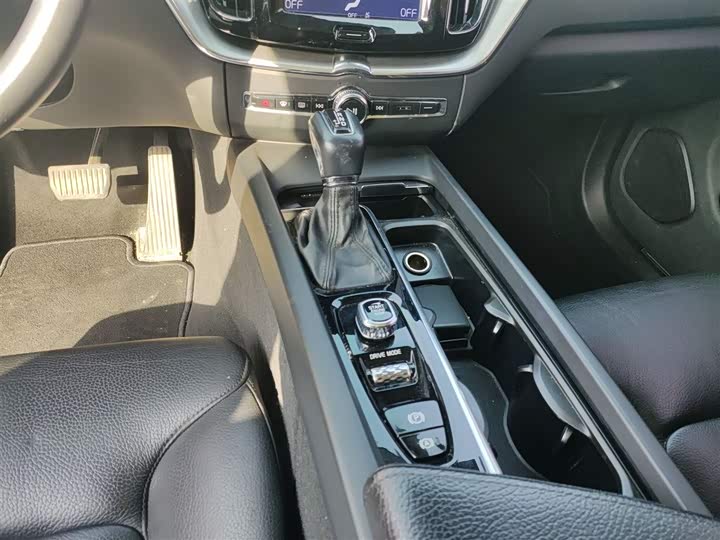 Volvo XC60 2019 T 5 4 WD VI — фото 6