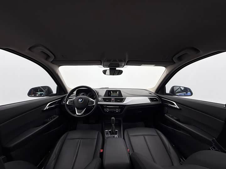 BMW 1-Series 2018 118i — фото 10