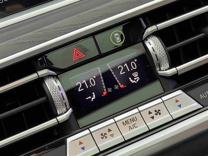 BMW X7 2021 x Drive 40i M — фото 16