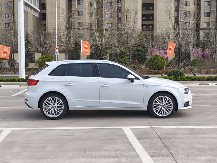 Audi A3 2017 Sportback 40 TFSI — фото 4
