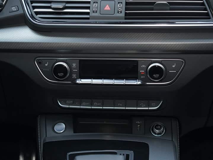 Audi Q5L 2024 40 TFSI — фото 22