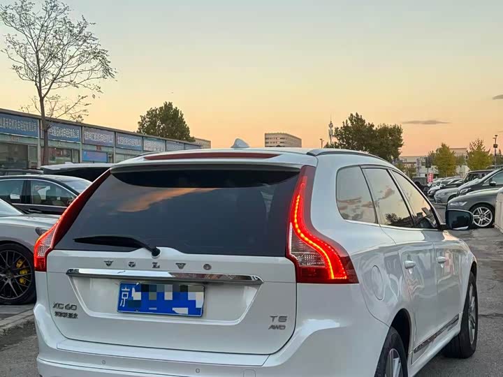 Volvo XC60 2016 T 5 AWD — фото 4