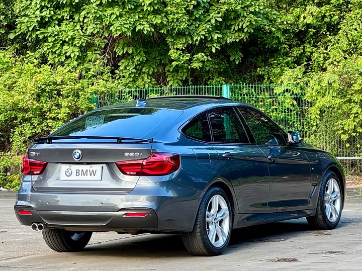 BMW 3-Series 2020 320i M — фото 22
