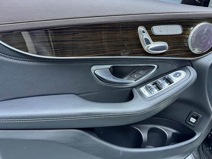 Mercedes-Benz GLC 2018 GLC 260 4 MATIC Luxury — фото 6