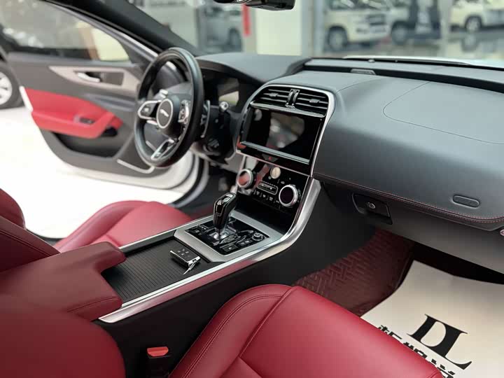 Jaguar XEL 2022 2.0 T 250 PS R-DYNAMIC S — фото 8
