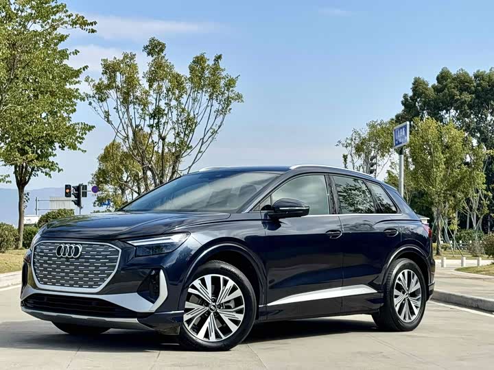 Audi Q4 e-tron 2022 40 e-tron — фото 1