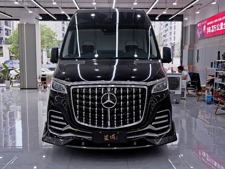 Mercedes-Benz Sprinter 2024 2.0 L AT — фото 1