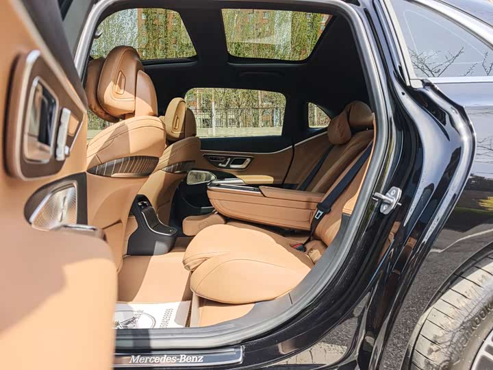 Mercedes-Benz E-Class 2026 E 300 L Luxury — фото 6